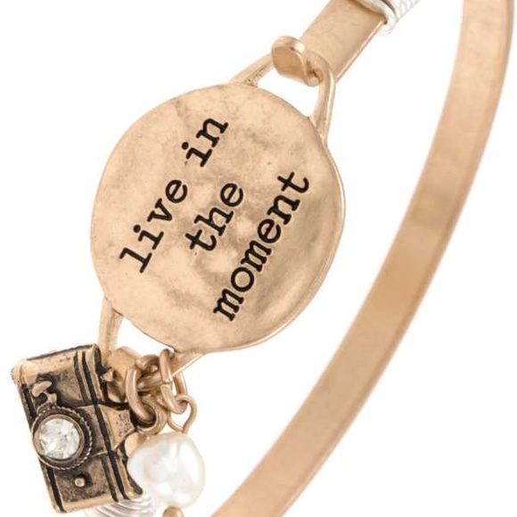🆕"Live in the Moment" etched disk bangle bracelet - Picture 2 of 4